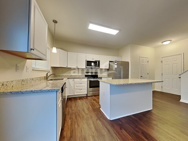 Building Photo - 735 Norbie Dr