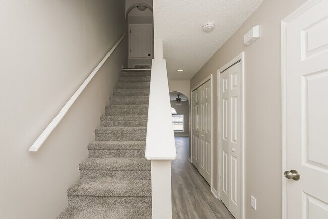 Foto del edificio - 24801 Permit Way