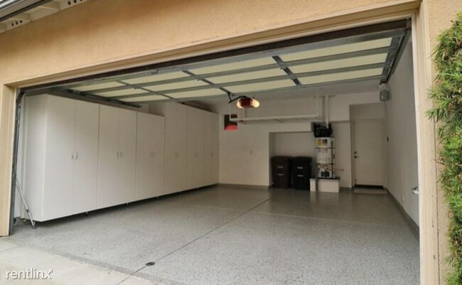 Building Photo - 2 br, 2 bath House - 6 Meridian Dr.