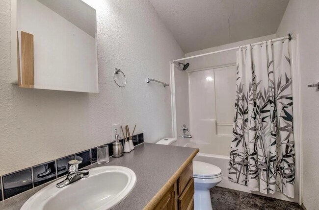 Foto del edificio - 492 Kimmes Ln