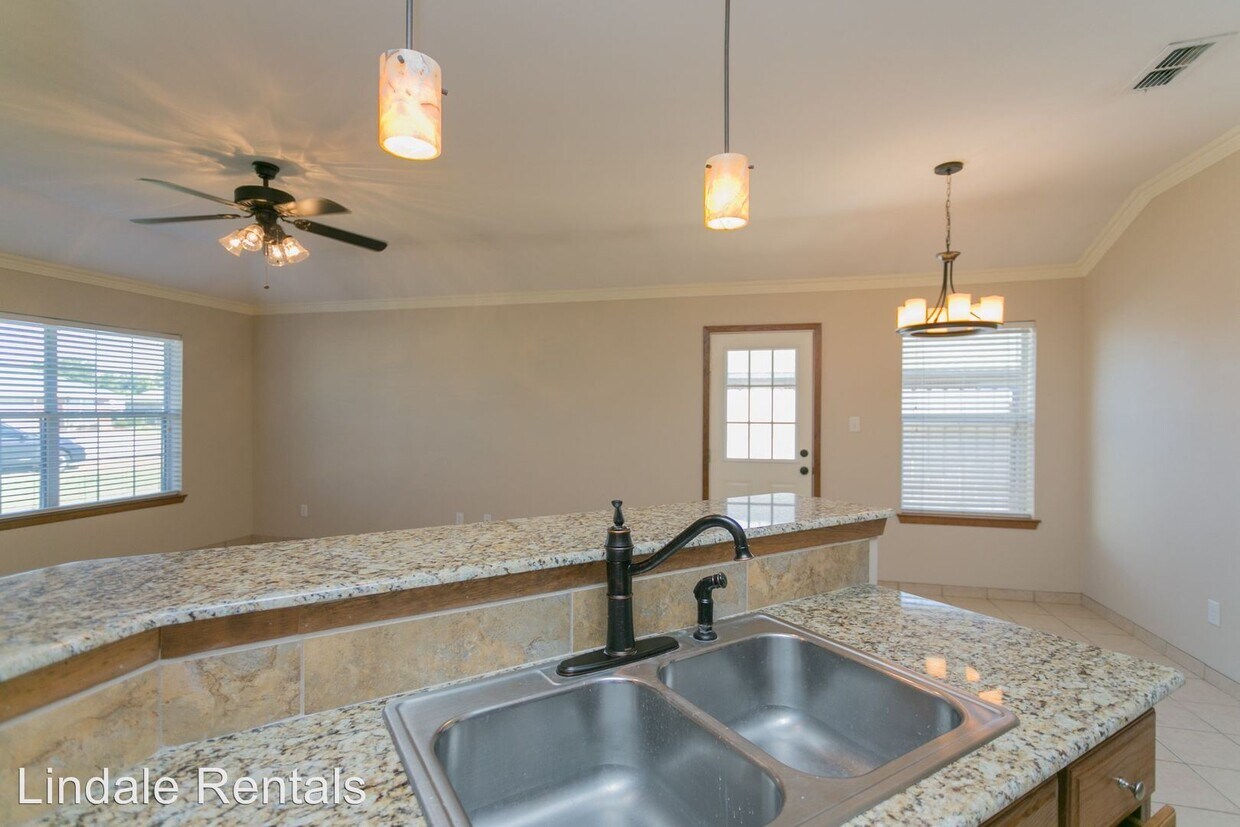 Foto principal - 16161 Rolling Meadows Dr