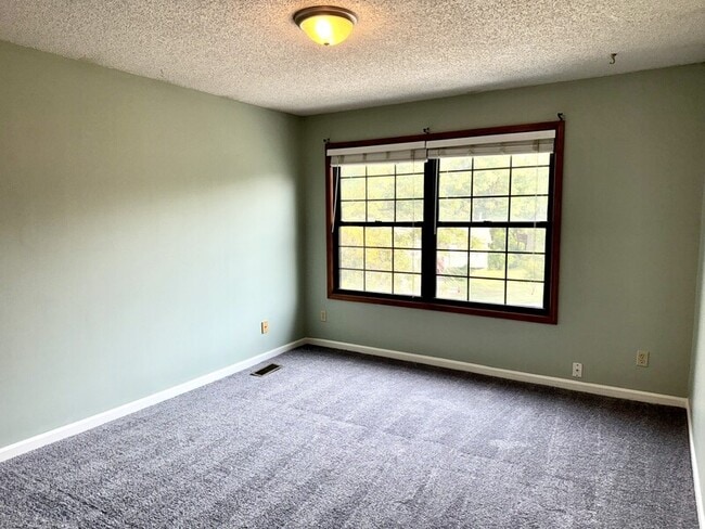 Building Photo - 2901 University Dr