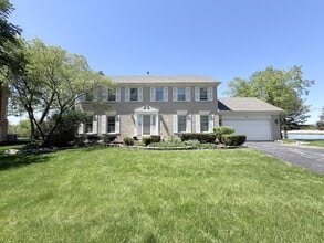 Building Photo - 712 N Victoria Dr