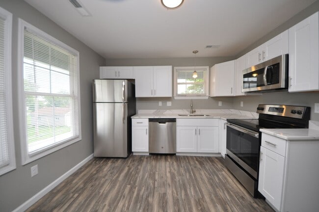 Building Photo - P4 - S Linn (Wentzville)