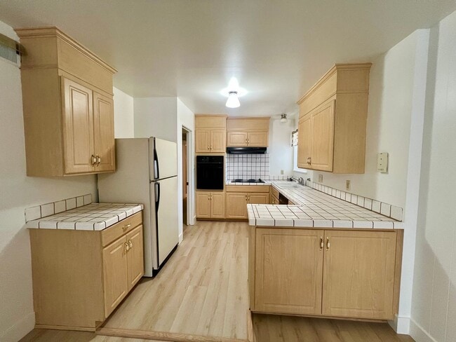 Building Photo - Lynbrook house ready now! $5300