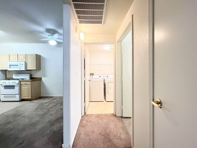 Foto del edificio - Updated 1BR Condo with Walk-In Closet & Co...