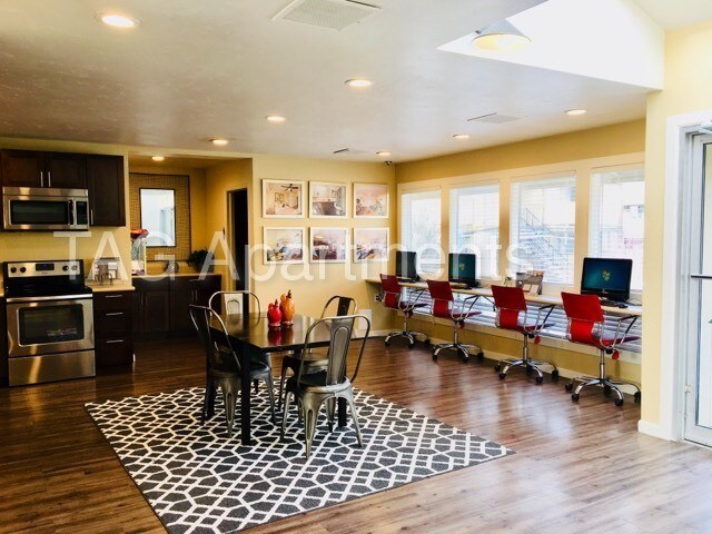 Building Photo - 1 BR cable & Internet INCLUDED!