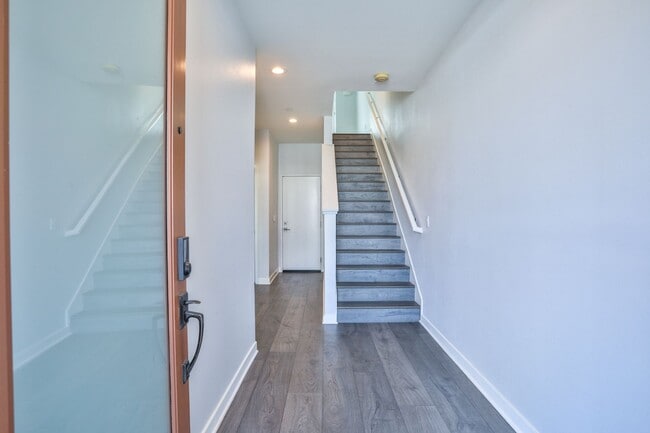 Building Photo - 3 bedroom 2.5 bath in Gated Community