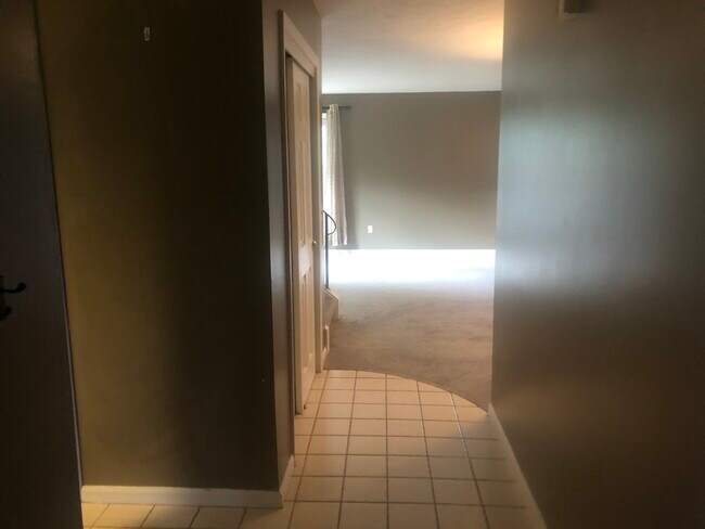 Foto del edificio - 12 Hampton Ln
