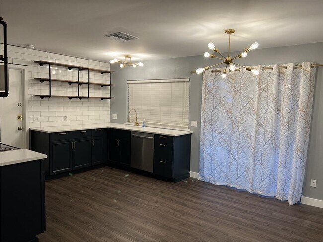 Foto del edificio - 7004 Colony Park Dr