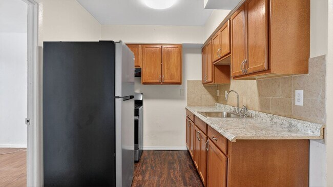 Building Photo - 1102 E 233rd St