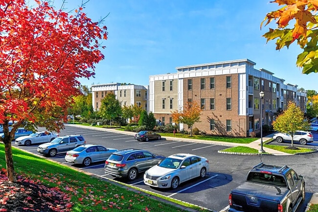 Building Photo - Bridgewater Square, Two Weeks Free!