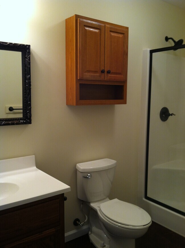 Full Bath #2 Ensuite - 1036 Sun Creek Rd