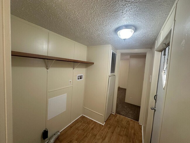 Building Photo - Mobile Home