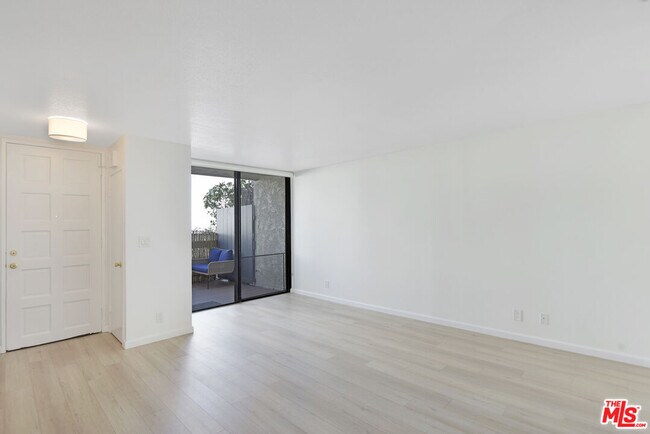 Foto del edificio - 29239 Heathercliff Rd