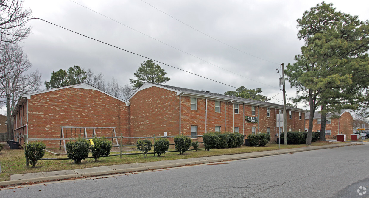 Primary Photo - Perry Shores Apartments