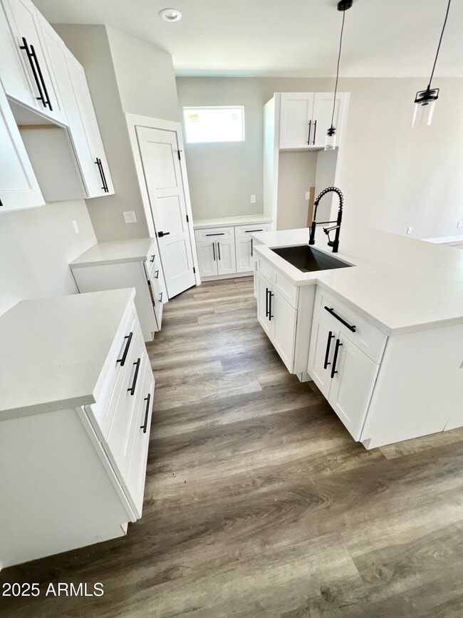 Building Photo - 2537 E Southgate Ave