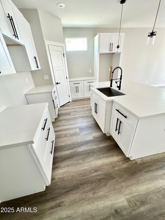 Foto del edificio - 2537 E Southgate Ave