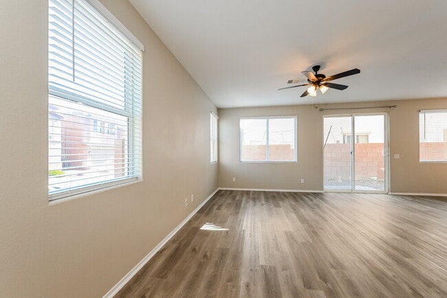 Building Photo - 5350 Panaca Spring St