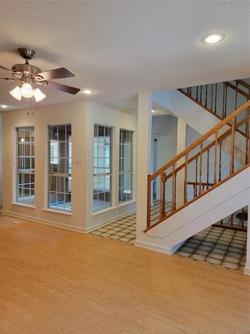 Building Photo - 60 Courtyard Ln
