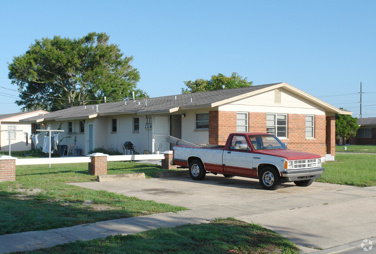 Building Photo - 603-607 Temple St