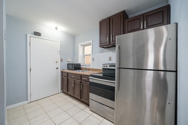 Building Photo - 87 E 21st St