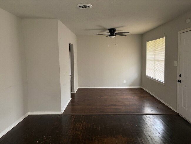 Foto del edificio - 6122 Glenhurst Dr