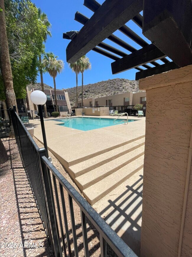 Foto del edificio - 1601 W Sunnyside Dr