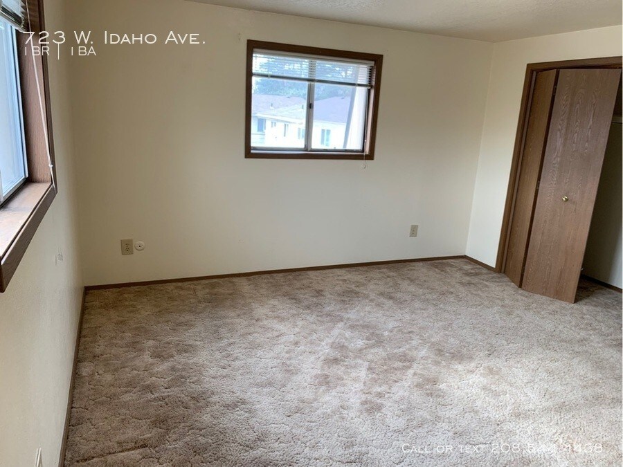 Building Photo - Broadway Manor Apartments, 723 W Idaho Ave