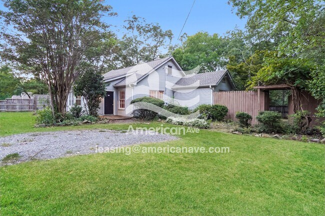 Building Photo - 3004 Shannon Dr