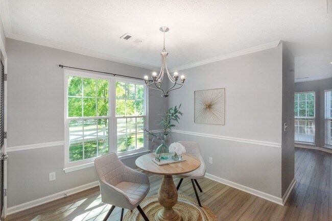 Foto del edificio - Beautiful end unit in sought-after Nashboro Village