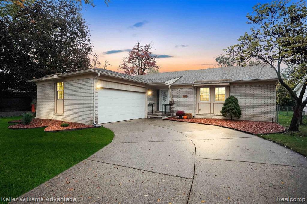 Foto principal - 18410 Stamford St