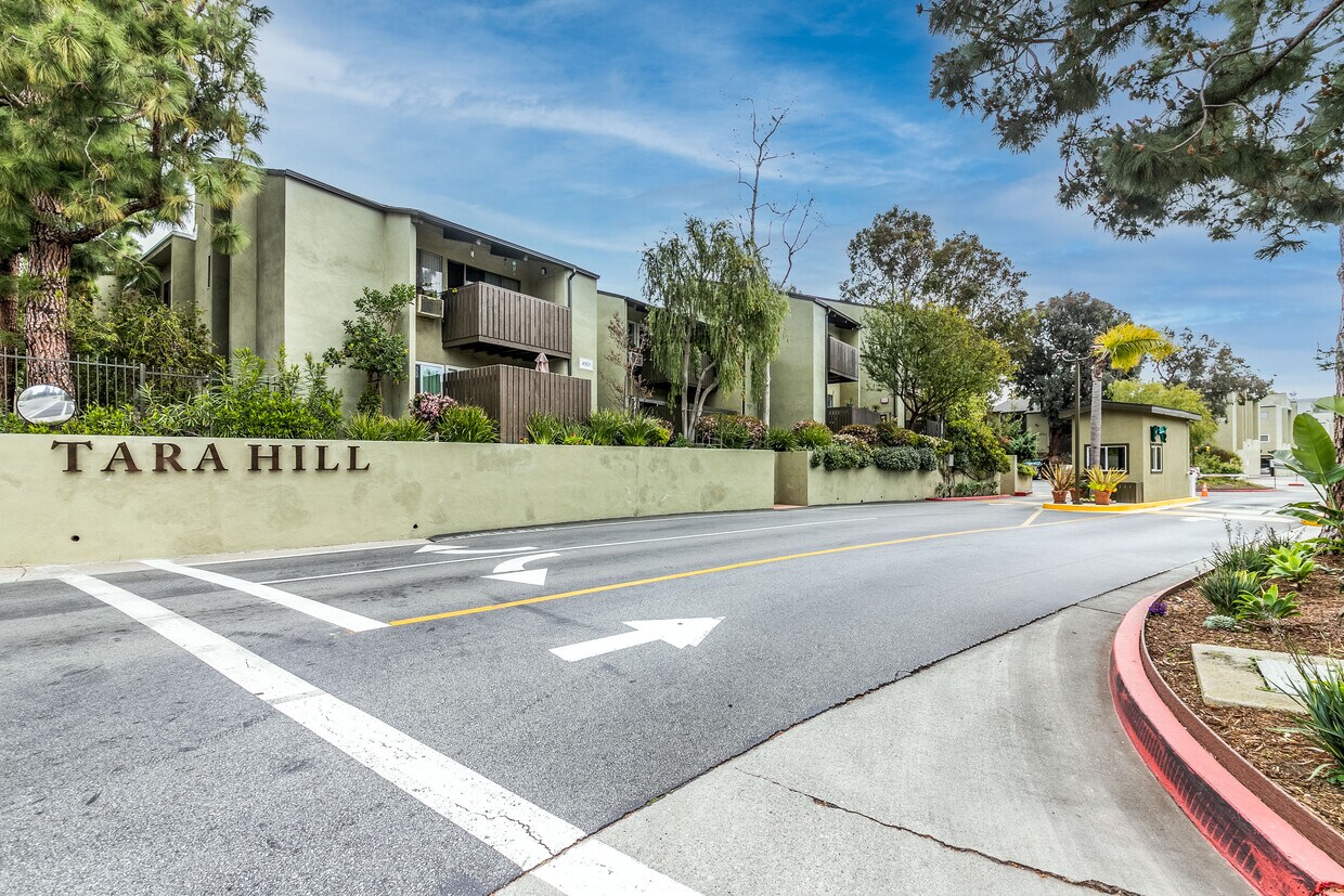 main entrance - 4931 Indian Wood Rd