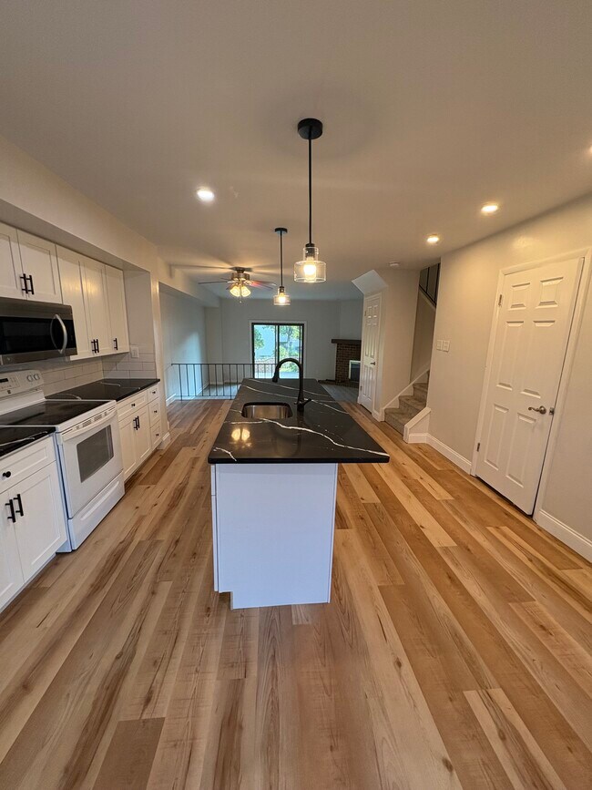 Foto del edificio - 1017 Beechwood Pl