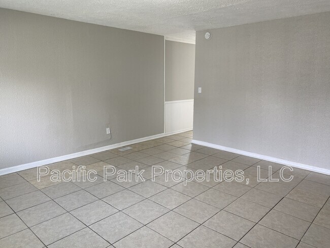 Foto del edificio - 8209 Gilmore Rd