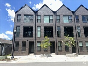 Building Photo - 428 SW B St