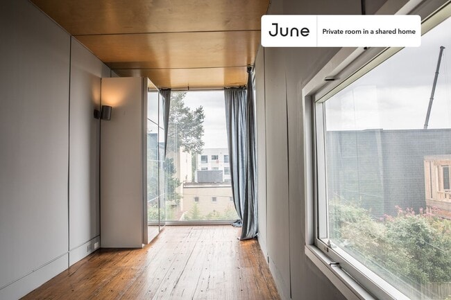 Building Photo - Room in Shared 6 bed/6 bath home