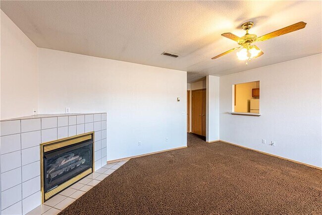 Foto del edificio - 131 Briarmeadow St