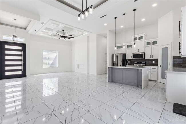 Building Photo - 22 N Chula Vista St