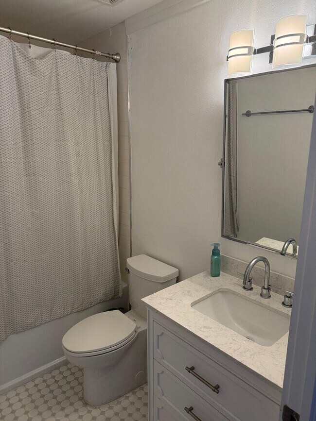 Foto del edificio - 422 Canterbury Ct NW