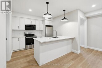 Building Photo - 231 Park St N