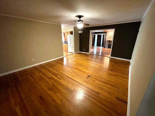 Foto del edificio - 308 E Lindberg St