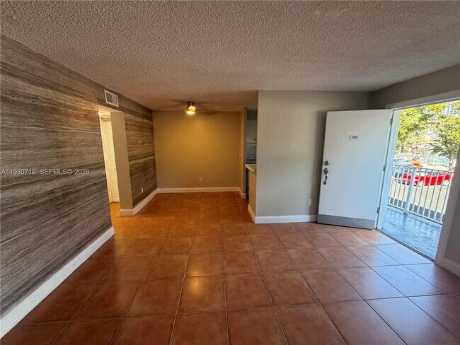 Building Photo - 1801 S Treasure Dr