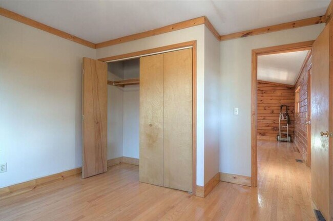 Foto del edificio - Available for the 2026-2027 lease term.