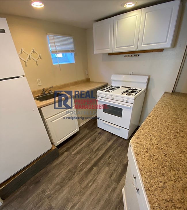 Building Photo - Cozy 1 Bedroom 1 bath basement apartment