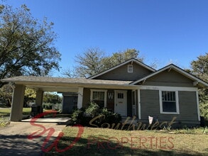 Building Photo - 690 S Lillian