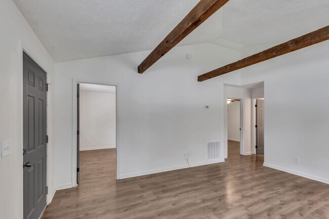 Foto del edificio - AVAILABLE NOW. 2 Bed 1 bath FOR LEASE in S...