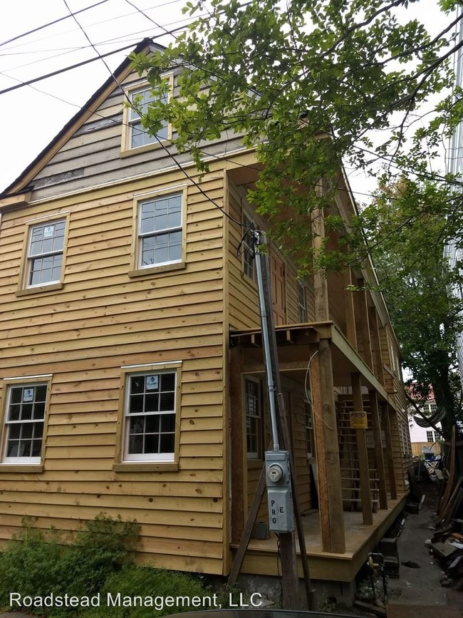 Building Photo - 58 America St
