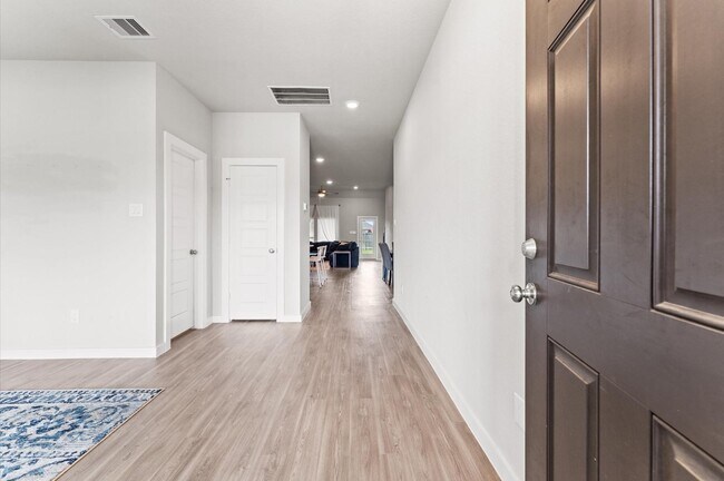 Foto del edificio - 818 Deerhurst Ln