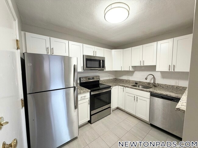 Building Photo - 280 Grove St